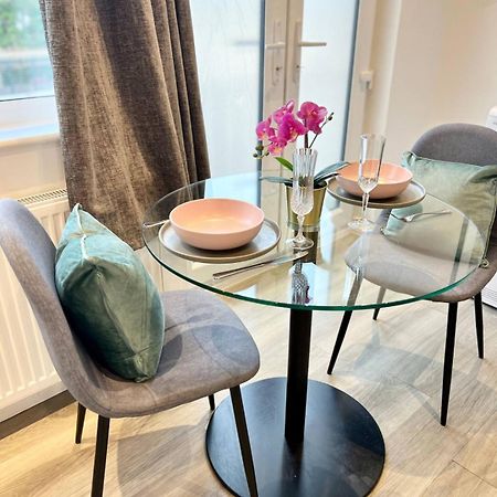 Lovely & Stylish 2 Bed Flat Close To Heathrow Yiewsley Zewnętrze zdjęcie