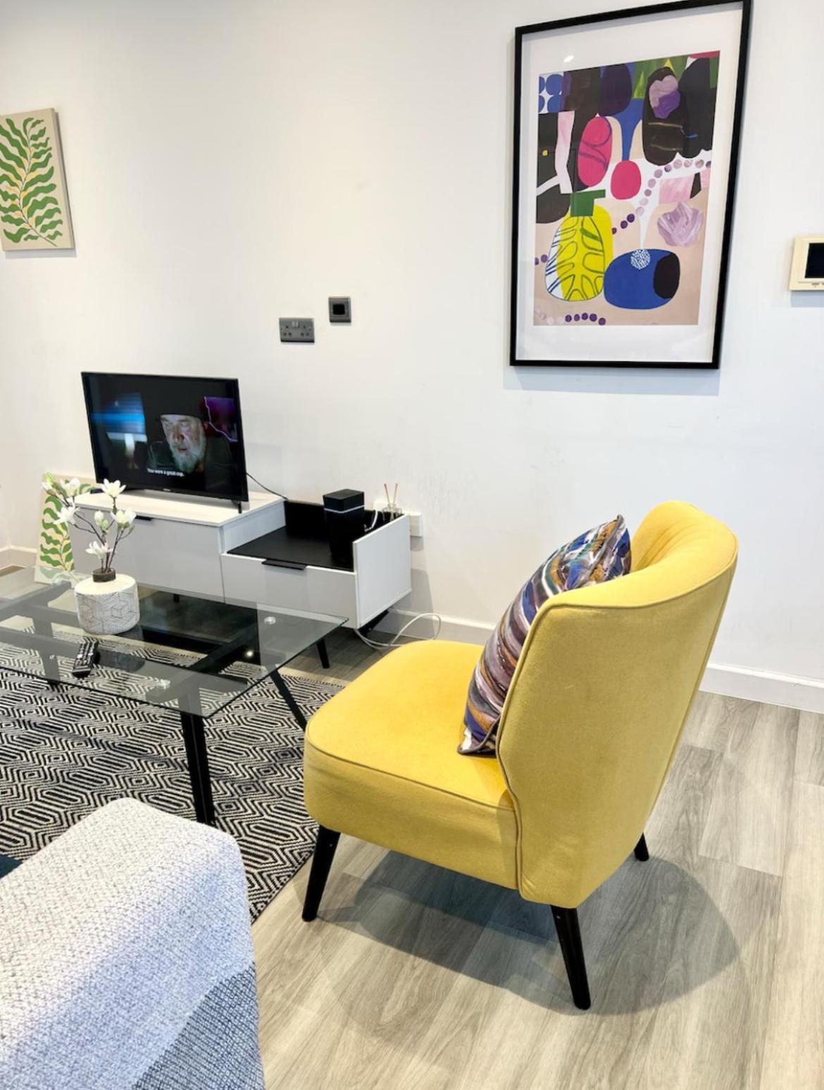 Lovely & Stylish 2 Bed Flat Close To Heathrow Yiewsley Zewnętrze zdjęcie