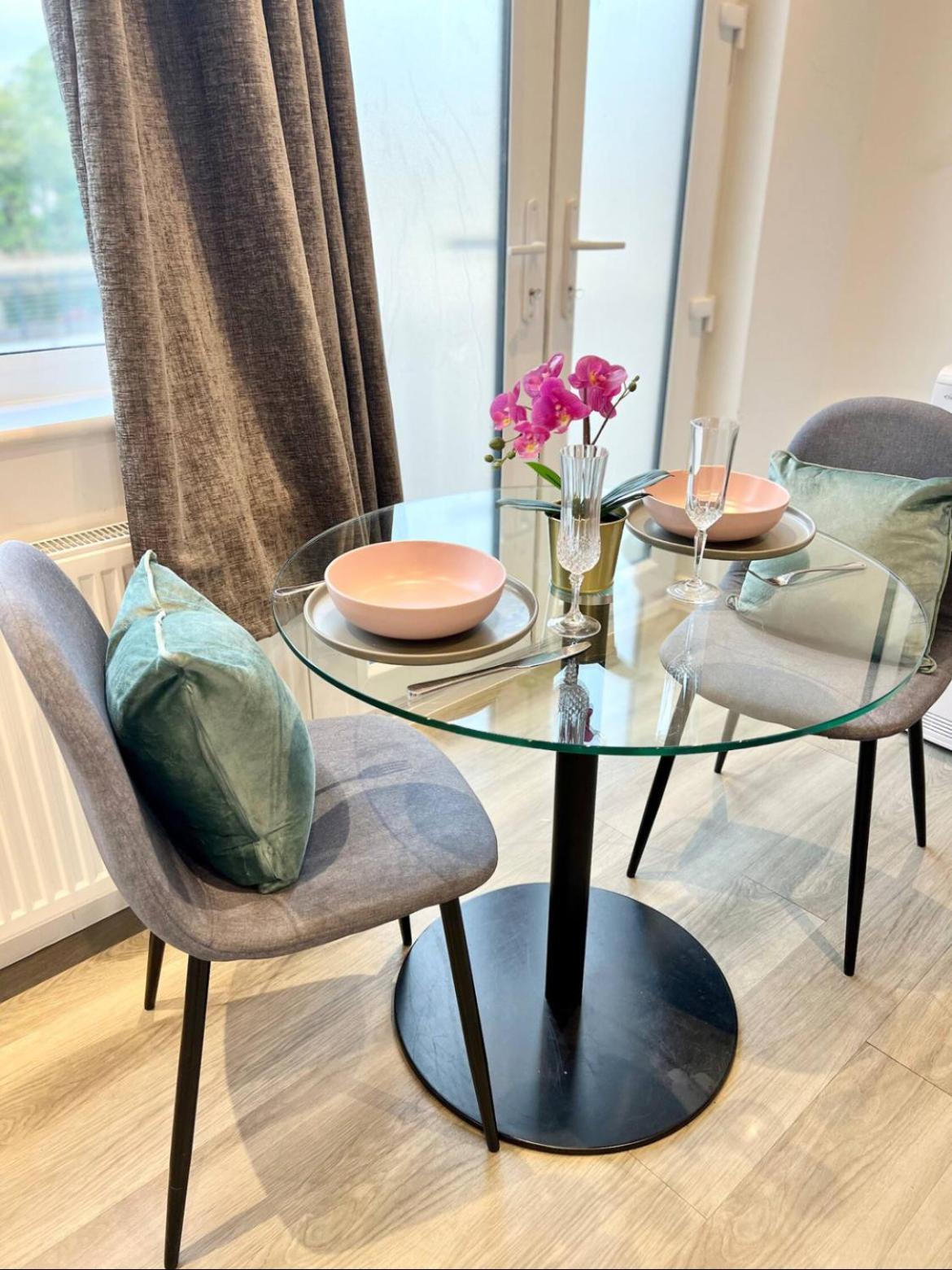 Lovely & Stylish 2 Bed Flat Close To Heathrow Yiewsley Zewnętrze zdjęcie