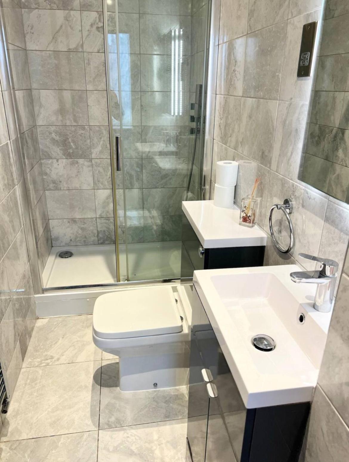 Lovely & Stylish 2 Bed Flat Close To Heathrow Yiewsley Zewnętrze zdjęcie